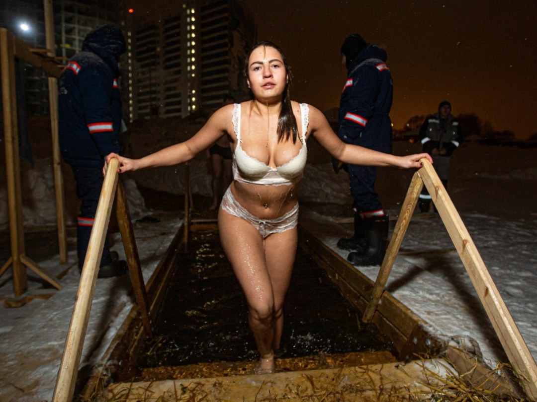 Bañarse en el hoyo para el bautismo 2020 chicas