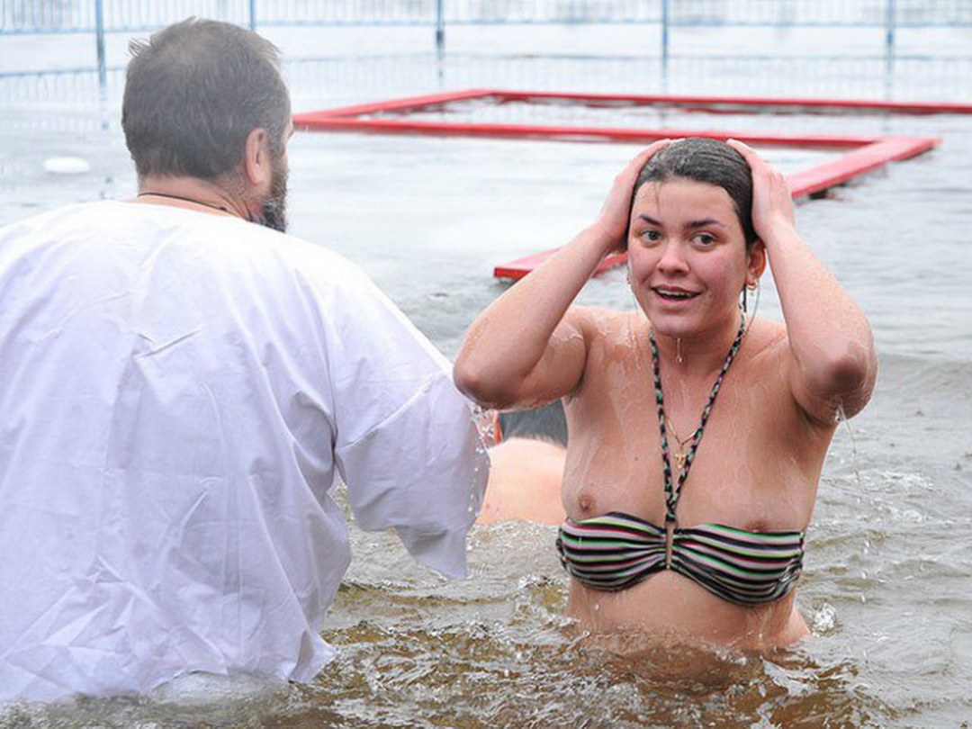 Epifanía bañándose desnudo