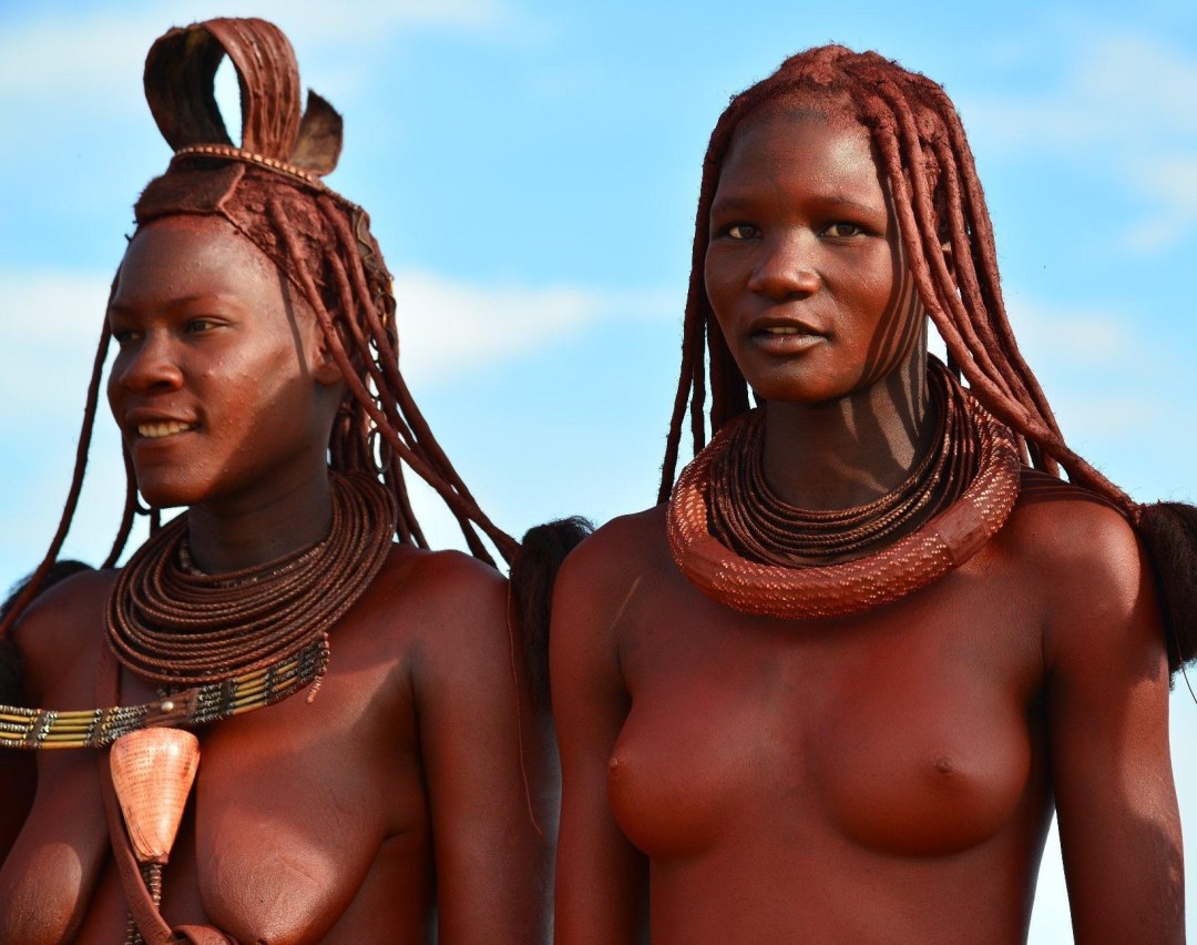 Khimba mujer desnuda