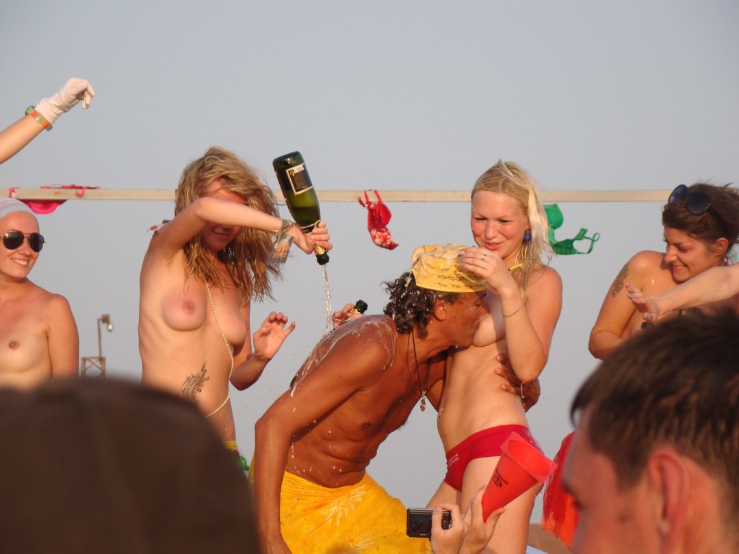Festival kazantip chicas topless