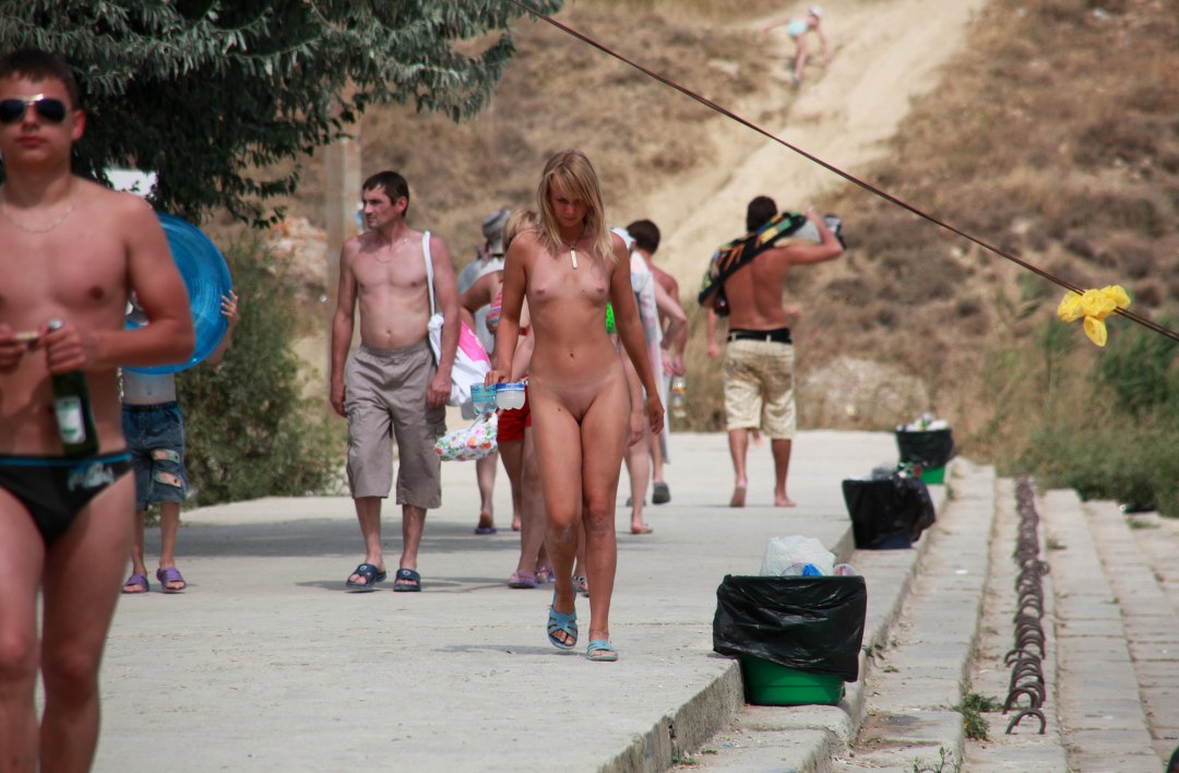 Exhibicionista en una playa común
