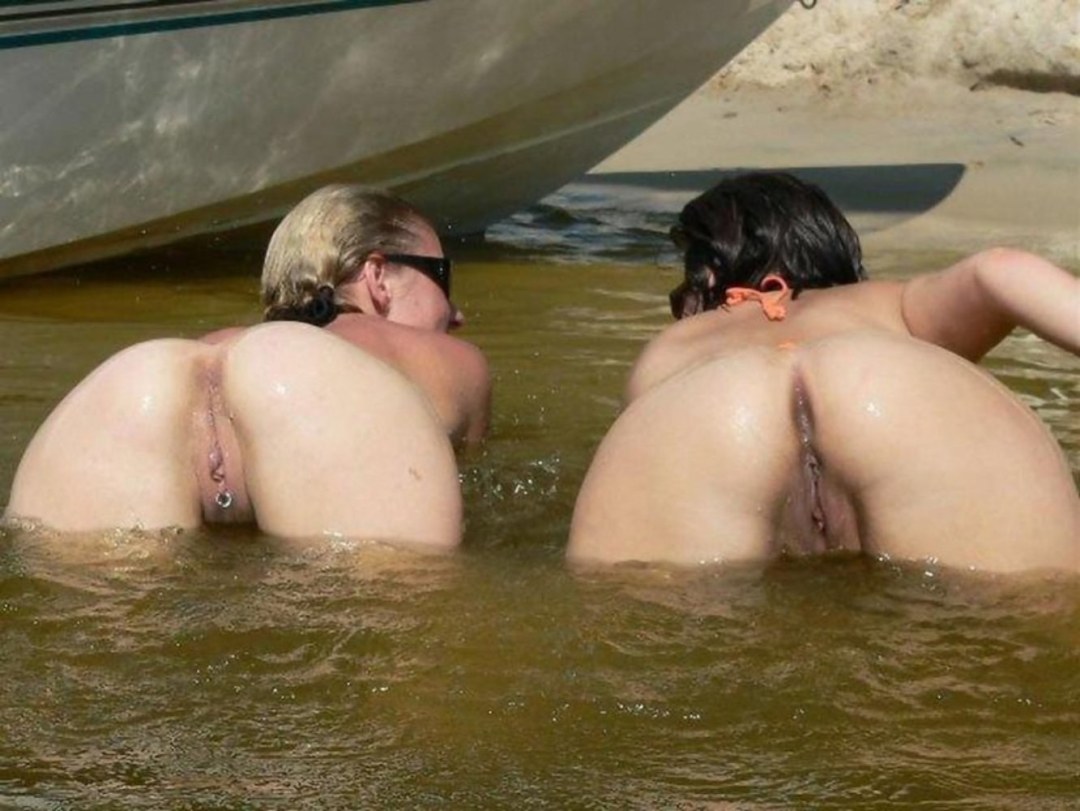 Ano visible en la playa privado