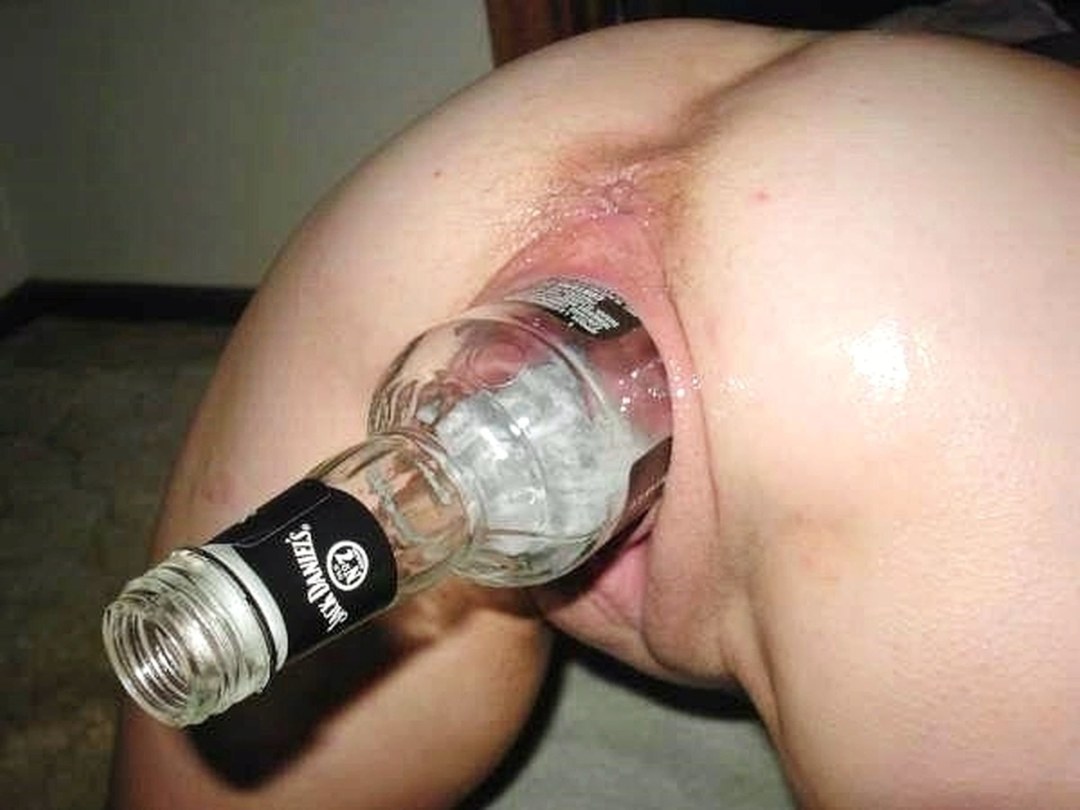 Enorme botella en el ano