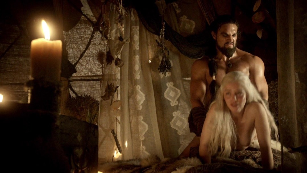 Igri Prestolov Emilia Clark Golaya