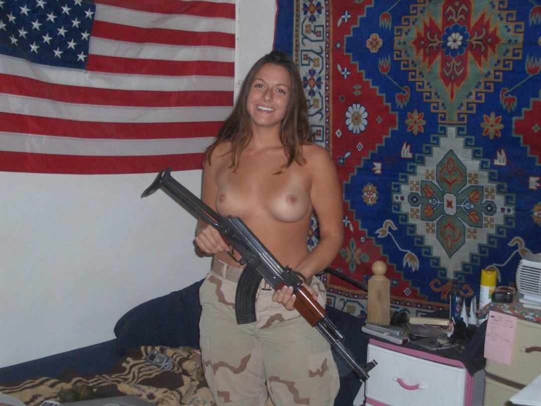 Chicas desnudas en el ejército americano