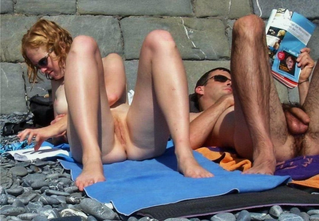 Pares desnudas espiadas en la playa