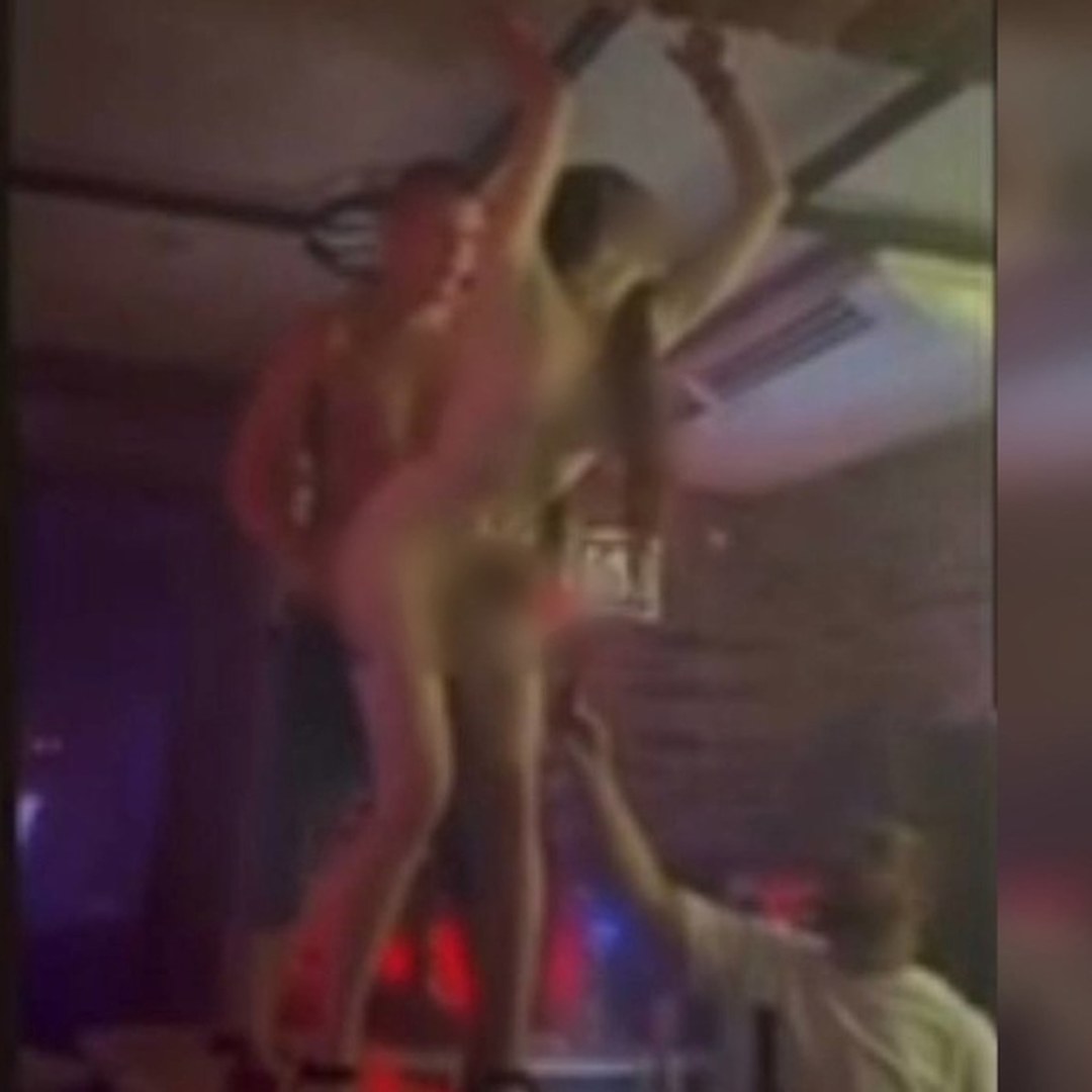 En Sebastopol en un club nocturno en un bar