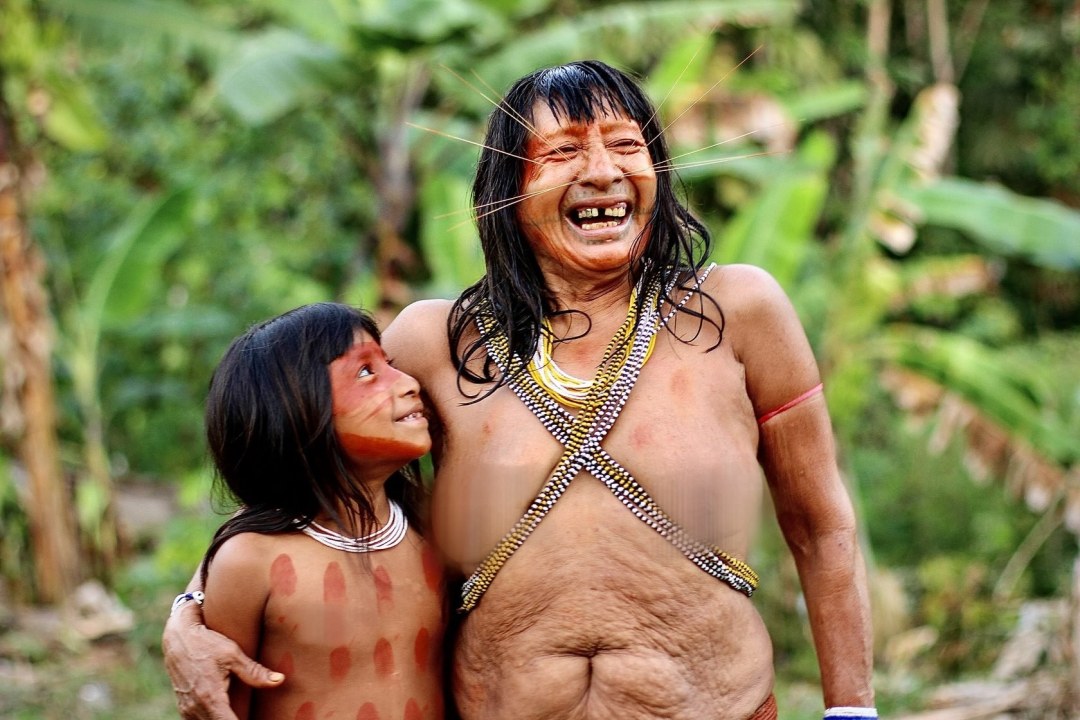 Tribus salvajes desnudas del Amazonas