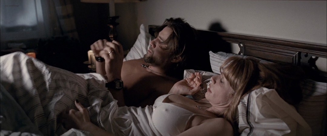 Lauren Holly Mary Swinson desnuda