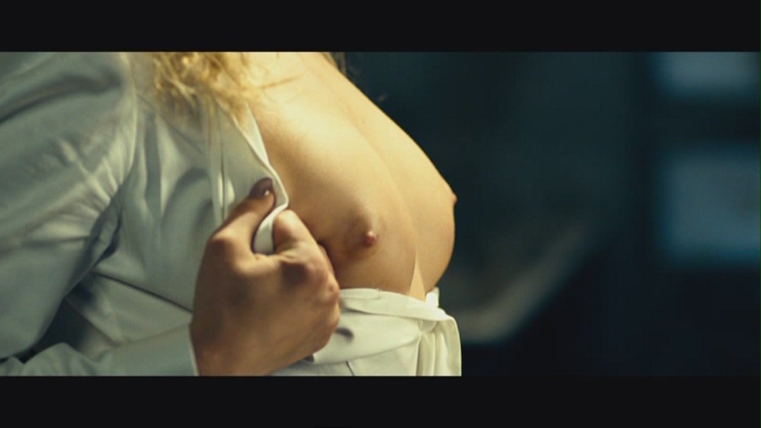 Oksana Akinshina desnuda en películas