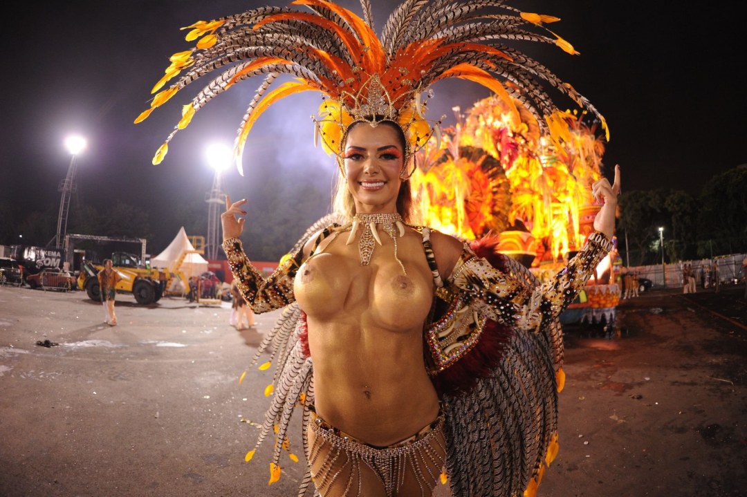 Desnuda Vivian Castro. Carnaval