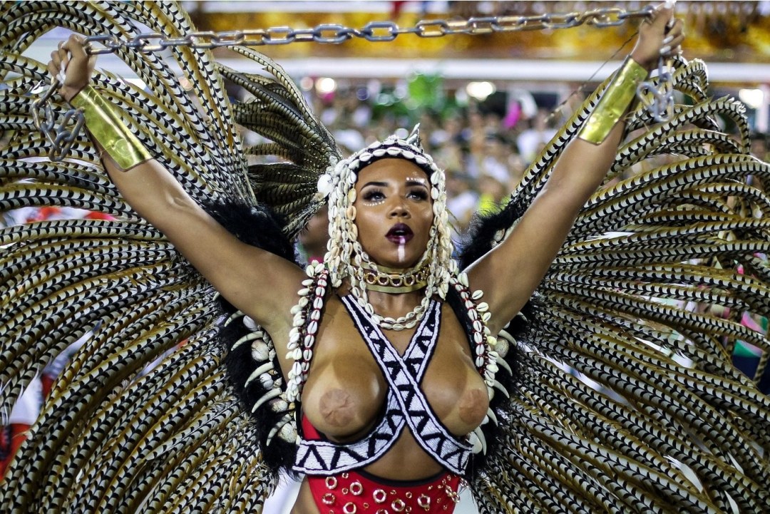 Andrea Martins Brasili Carnaval desnudo