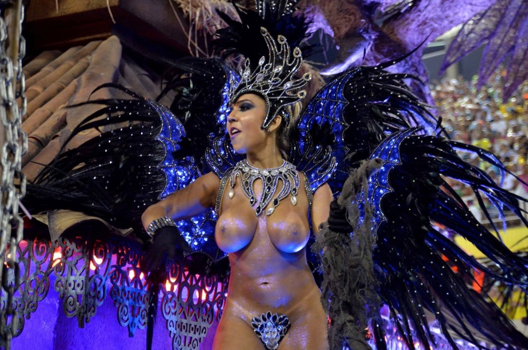 Andrea Martins Brasili Carnaval desnudo