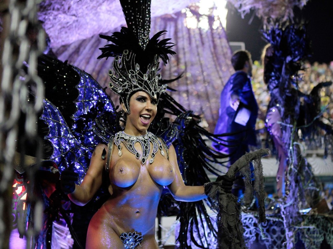 Andrea Martins Brasili Carnaval desnudo