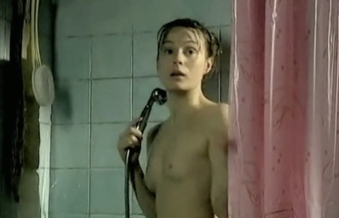 Alla Yuganova desnuda en la película Watchman