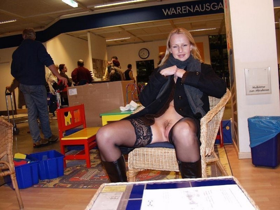 Chicas sin bragas en el trabajo