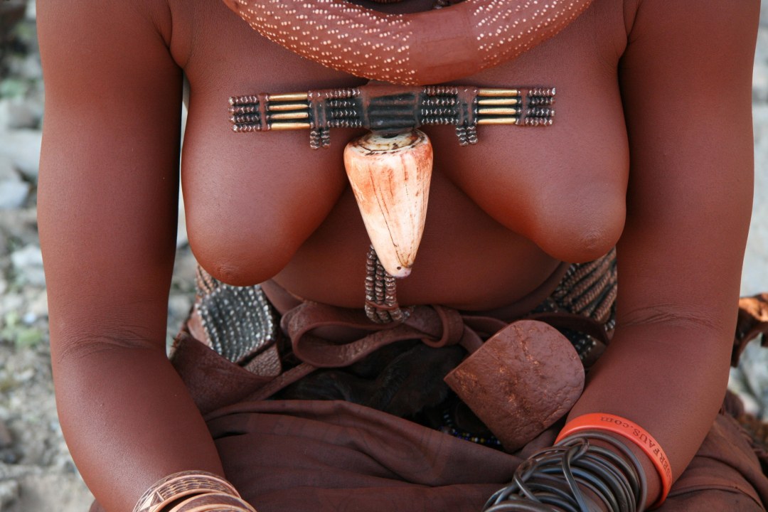 Aborigen desnudo de Australia