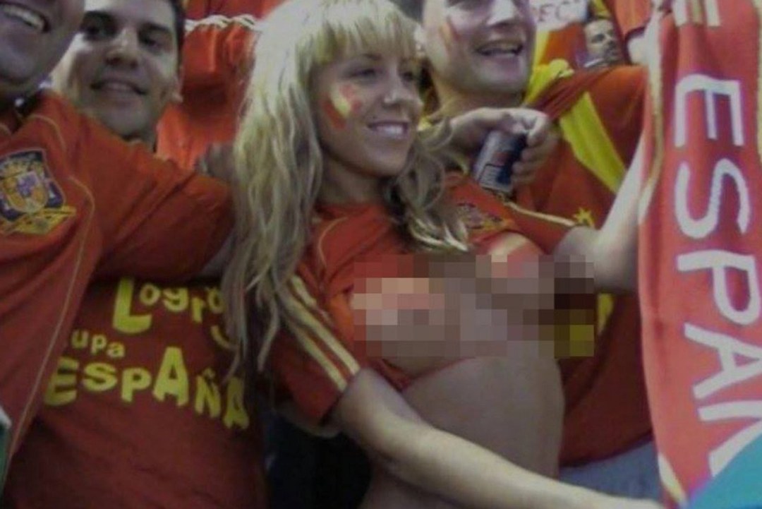 Fans desnudos en el estadio