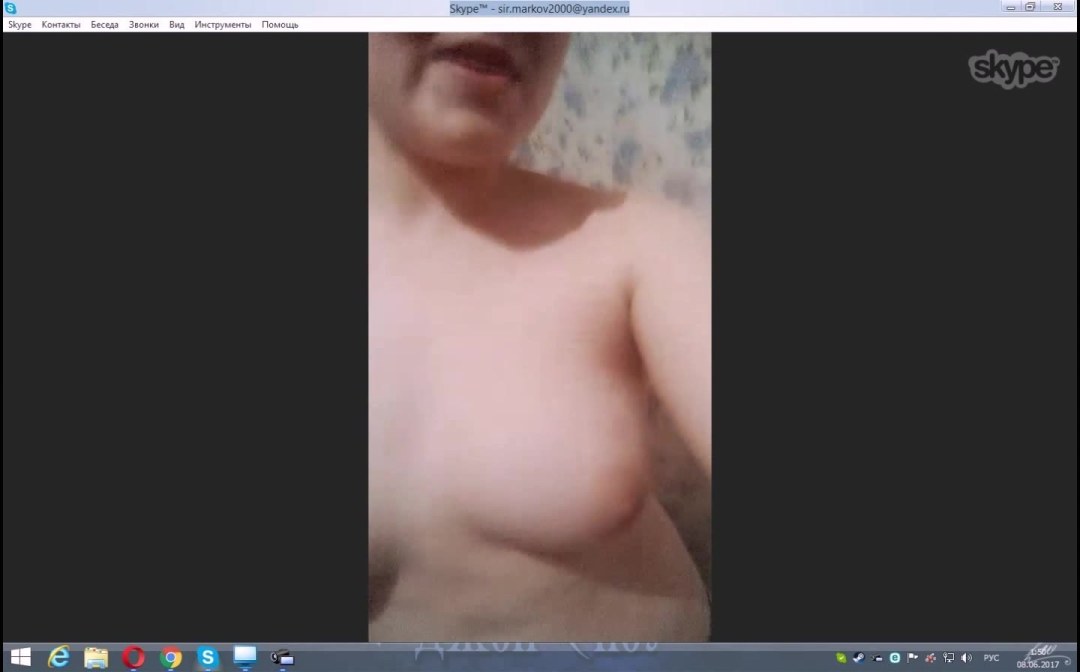 Las mujeres se desnudan en Skype