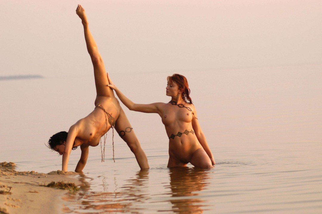 Baile erótico en la playa