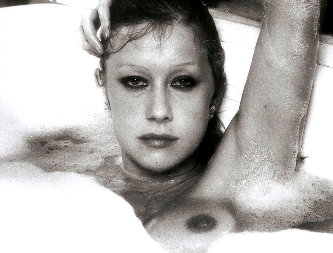 Estrellas en juventud desnuda