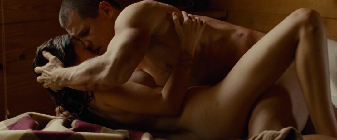 Elizabeth Olsen desnuda en la película