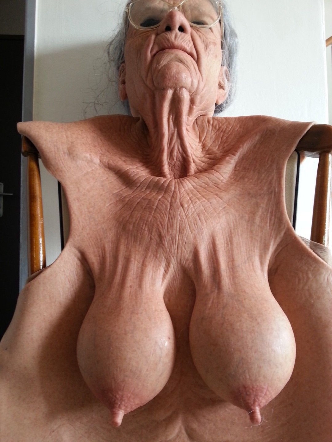 Abuelas con grandes tetas