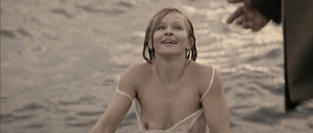Julia Pereshild Gloom River desnudo