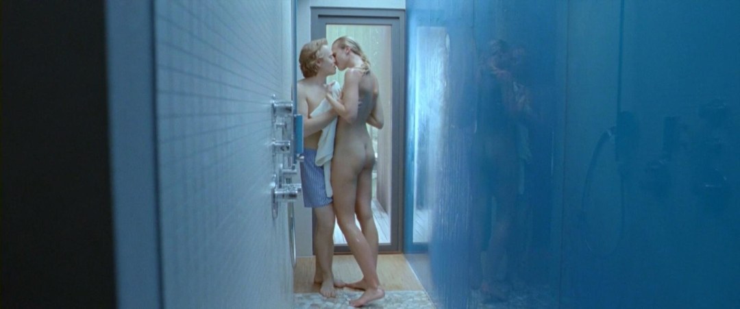 Sinneine makodi lund desnudo