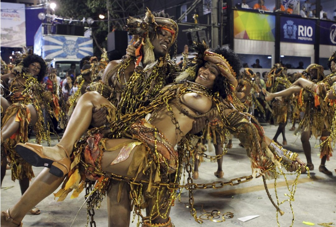 Carnaval brasileño desnudo