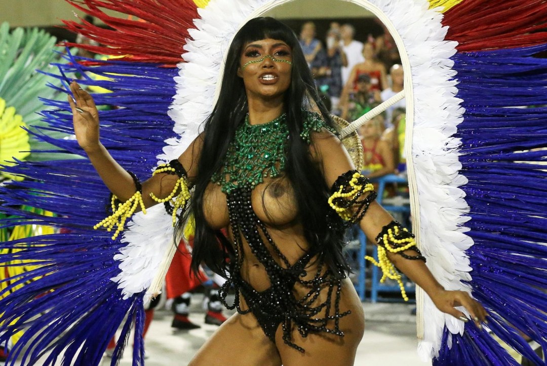 Andrea Martins Brasili Carnaval desnudo