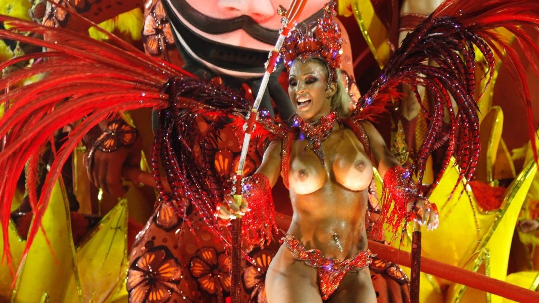 Andrea Martins Brasili Carnaval desnudo