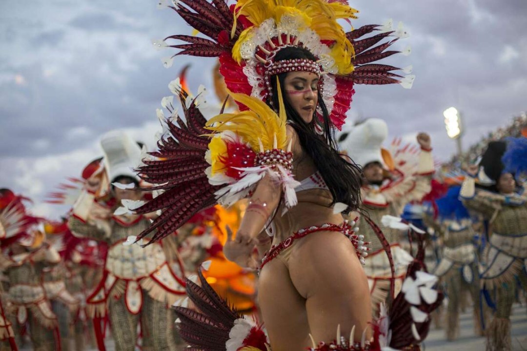 Carnaval brasileño desnudo