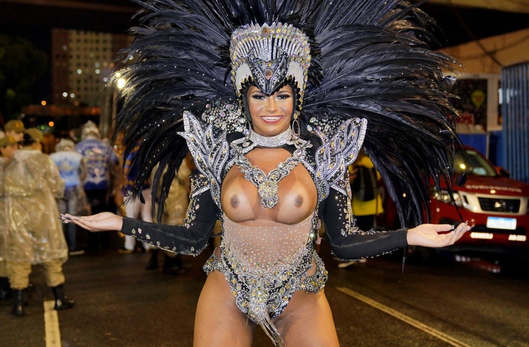 Chicas de carnaval sin ropa