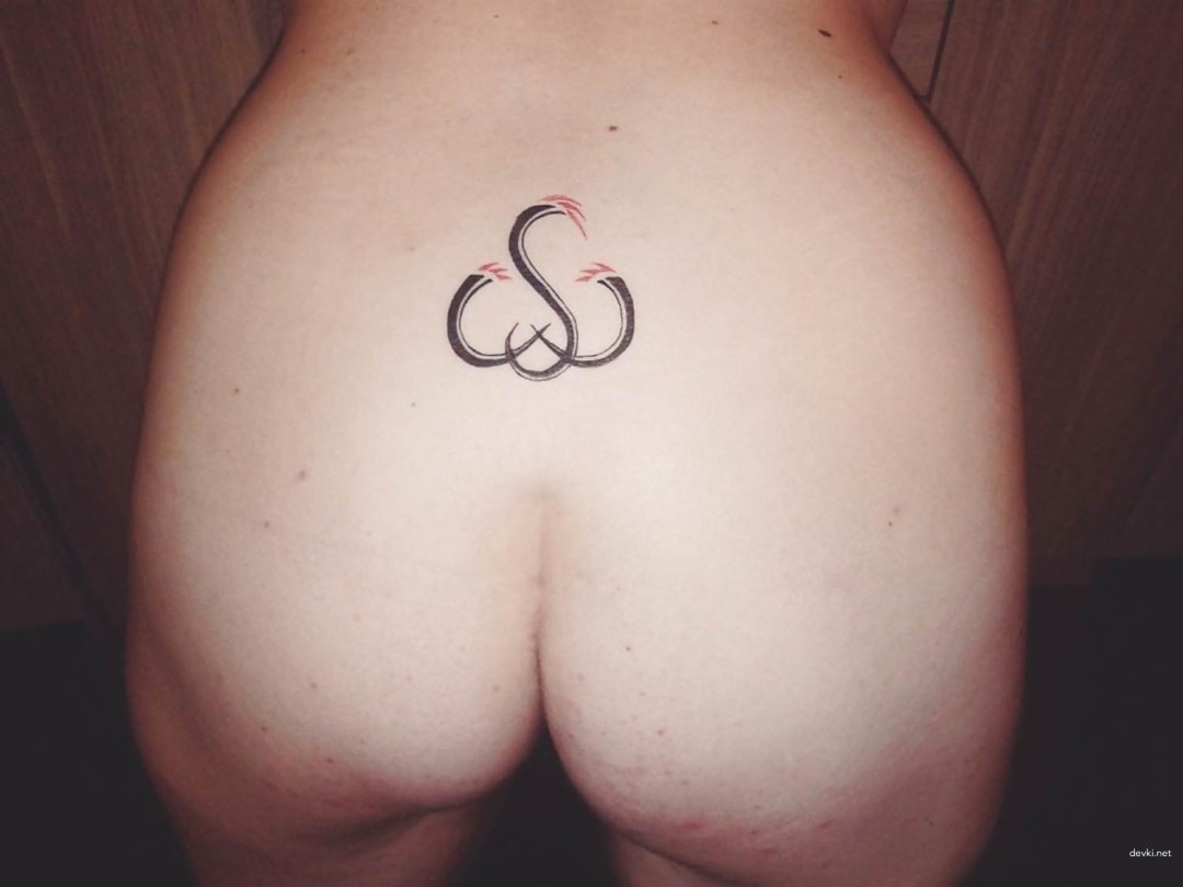 Sexwater con un tatuaje