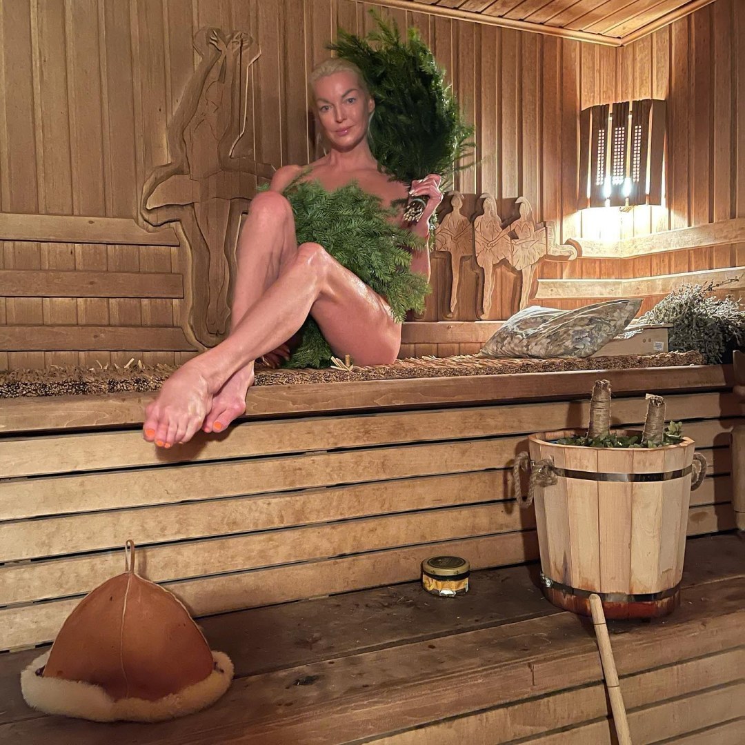 Anastasia Volochkova Bath Bals