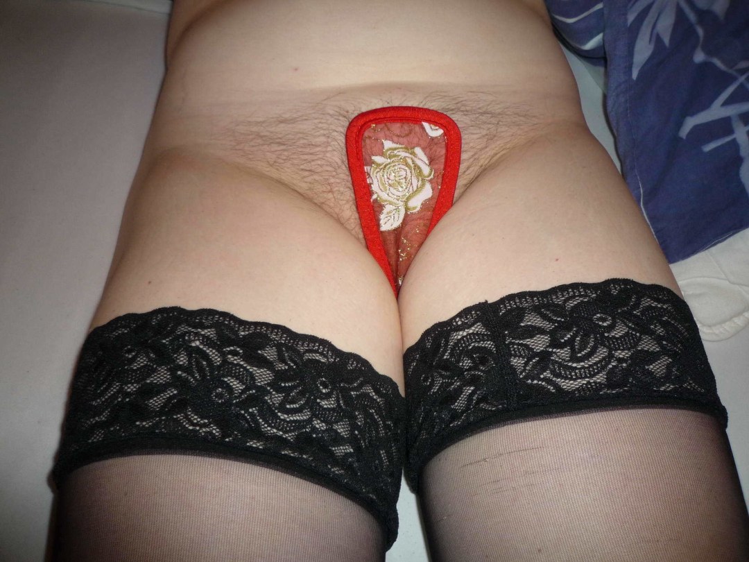 Esposa en bragas eróticas