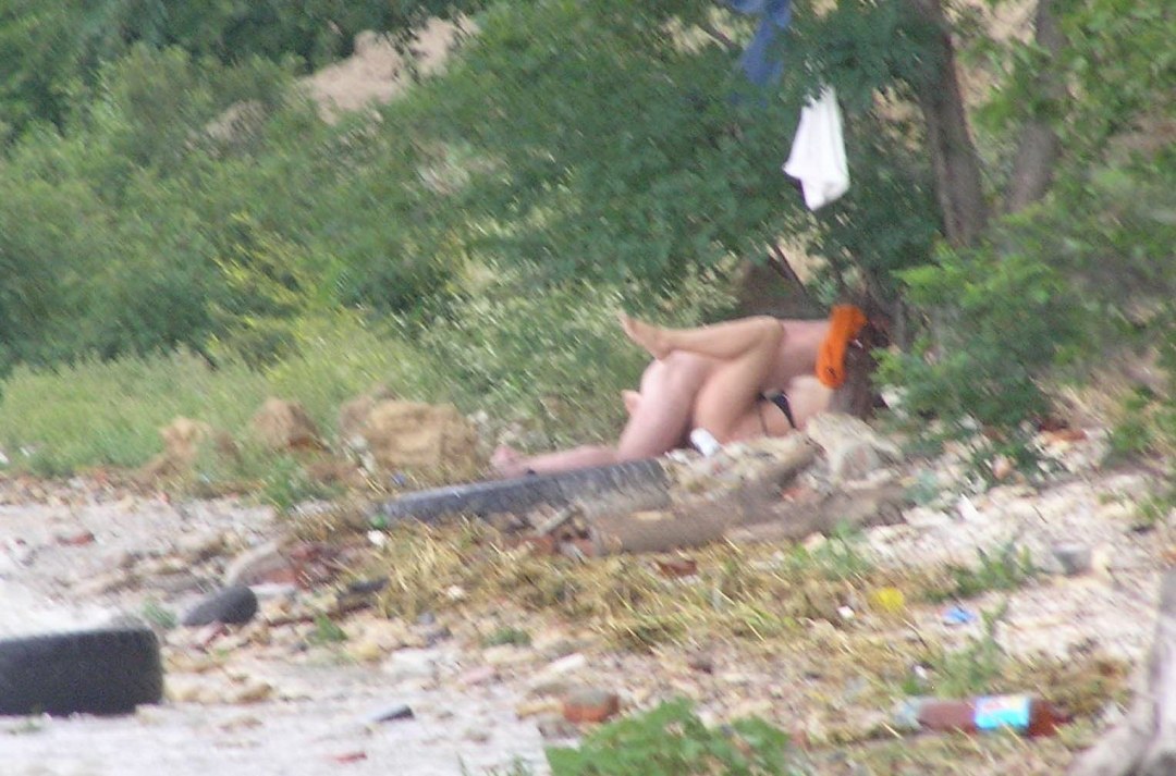 Atrapado en la calle desnudo