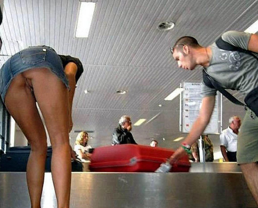 Chicas en faldas sin bragas
