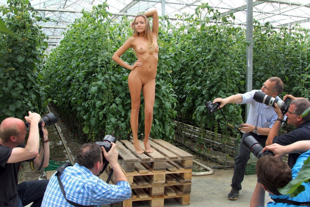 Mujeres desnudas en lugares públicos