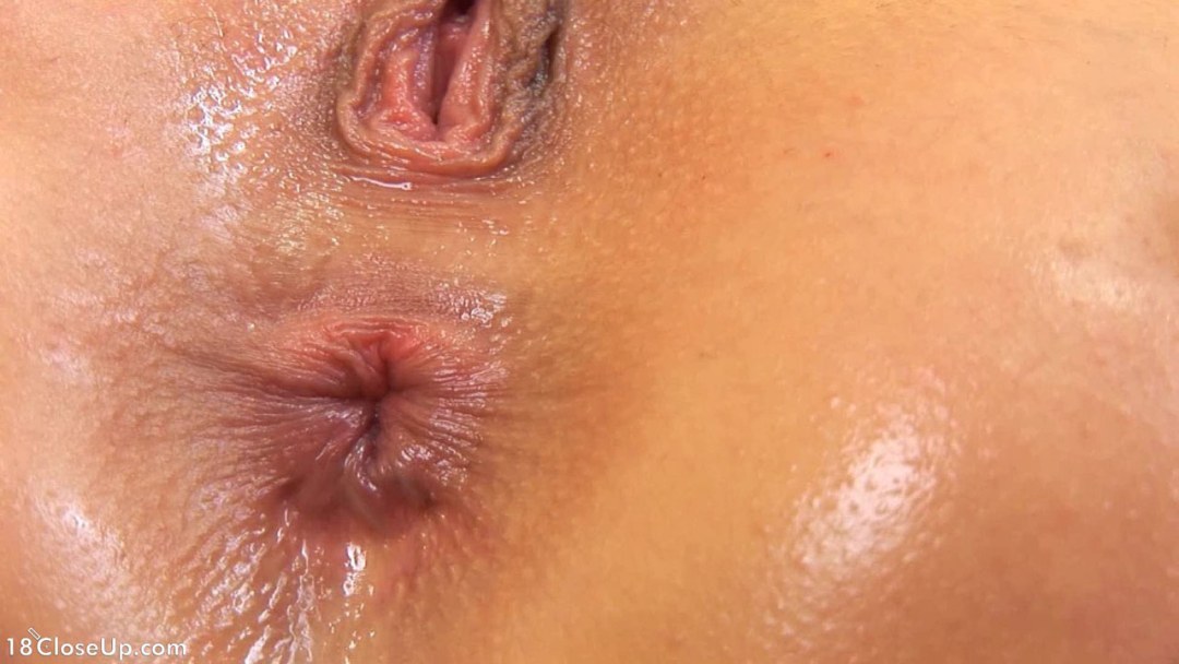 Agujero anal femenino en el interior