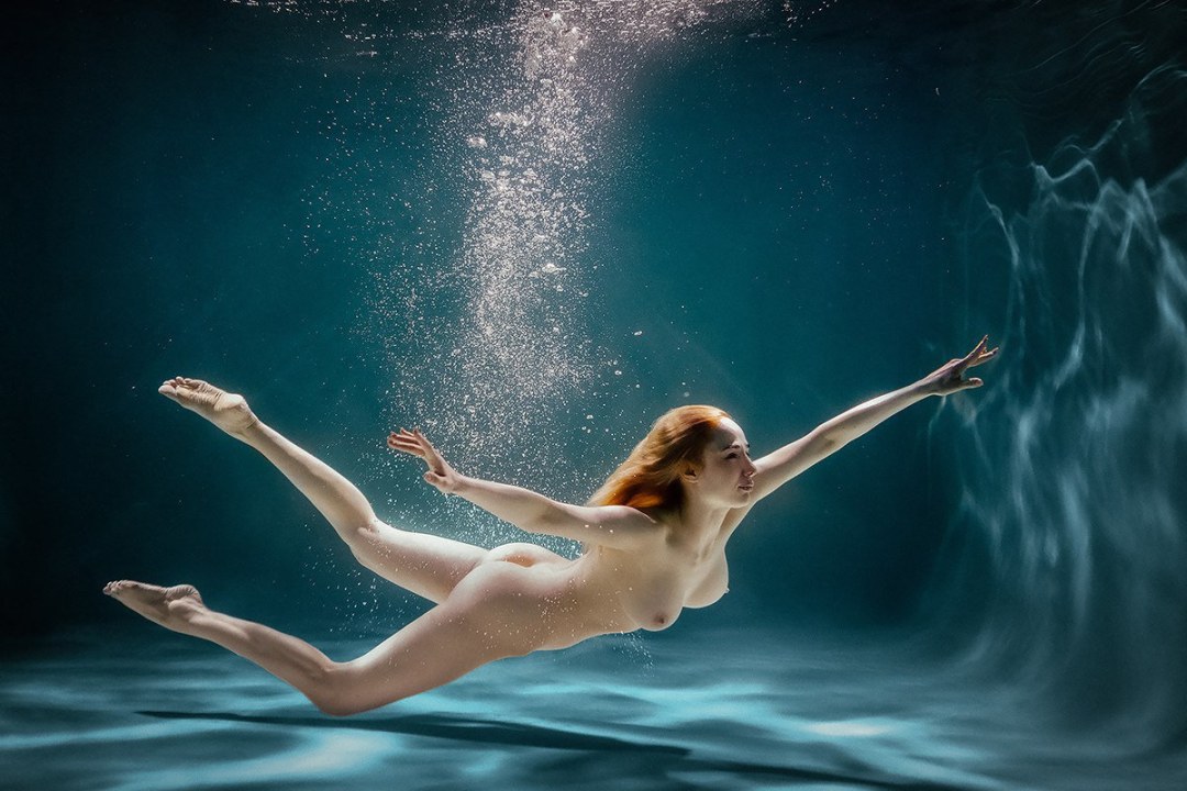 Bellezas desnudas bajo el agua