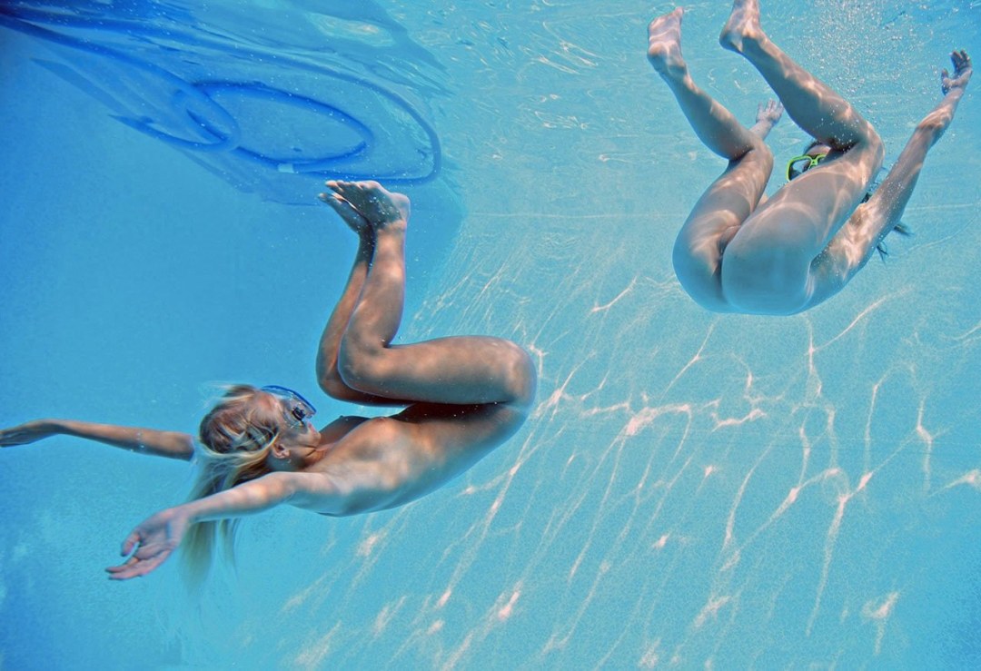 Natación sincronizada desnuda