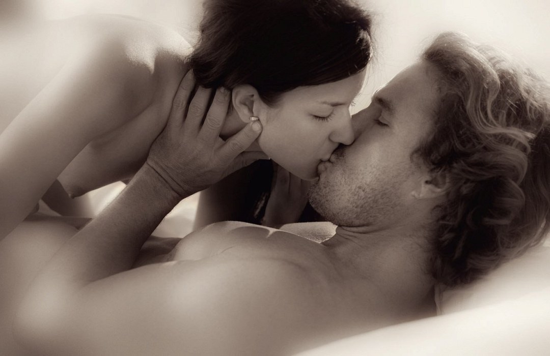 Foto de beso erótico