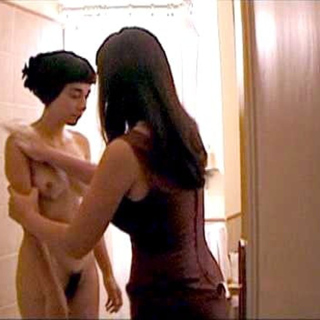 Jada Kolagrande escenas lesbianas