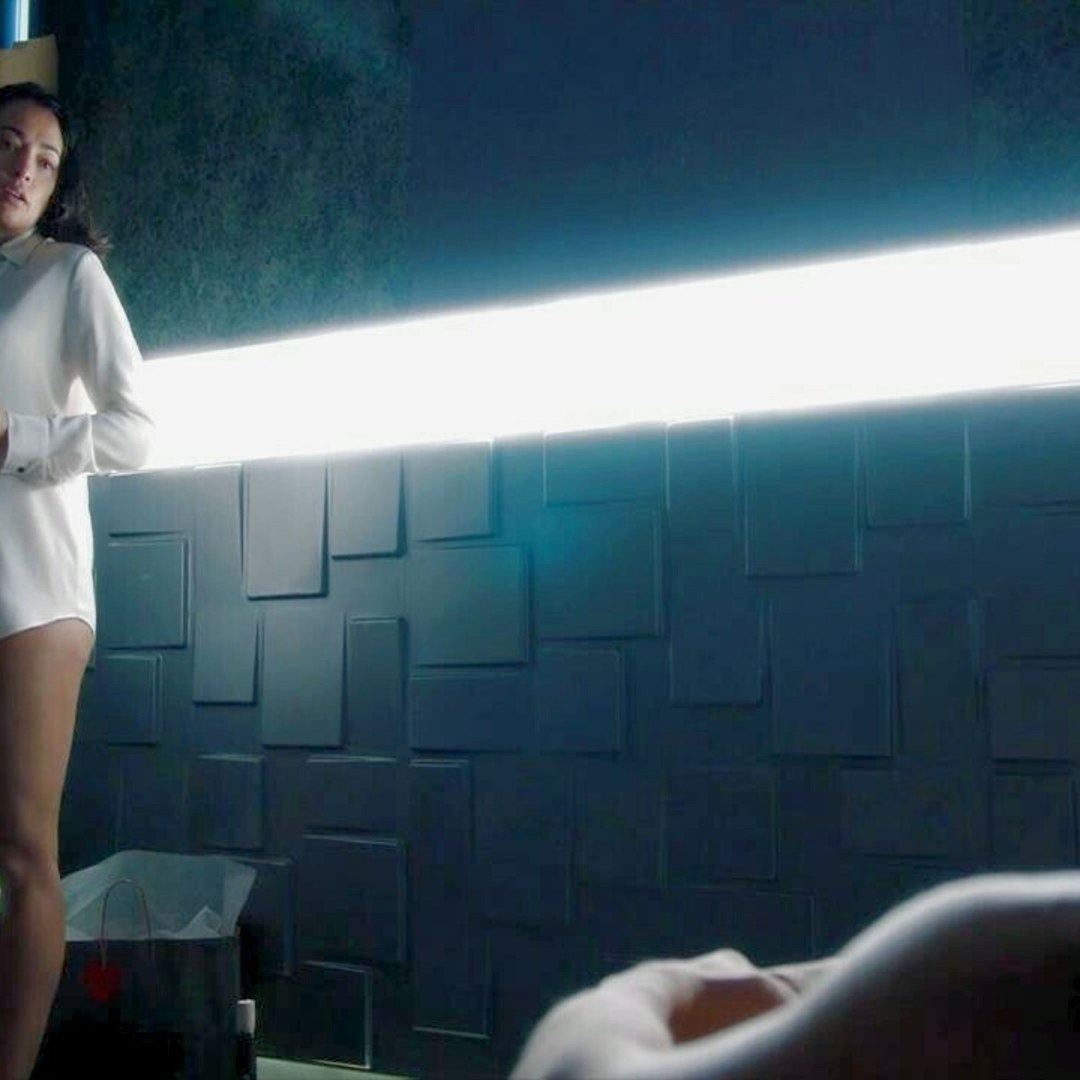 Natalie Martínez desnuda en el ascensor