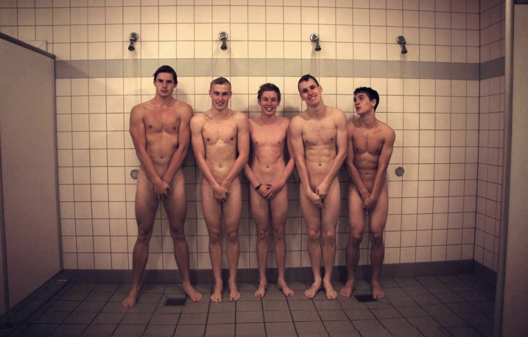 Chicos desnudos en un alma común