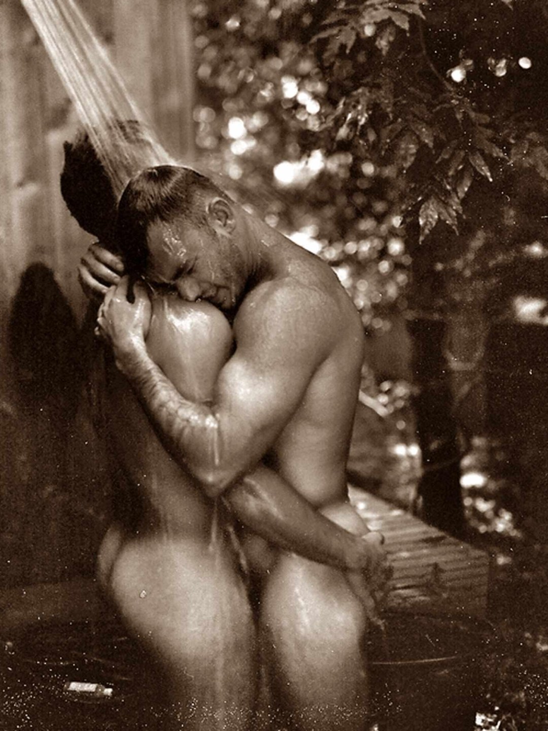 Hombre y mujer al estilo de desnudo