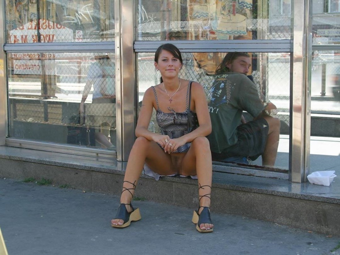 Sin bragas en un lugar público