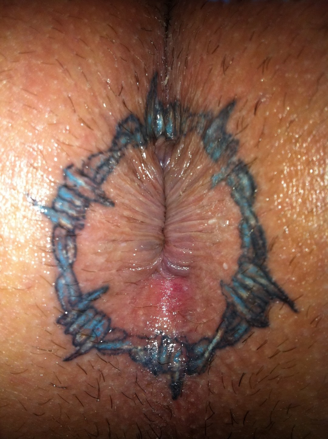 Tatuaje alrededor del ano